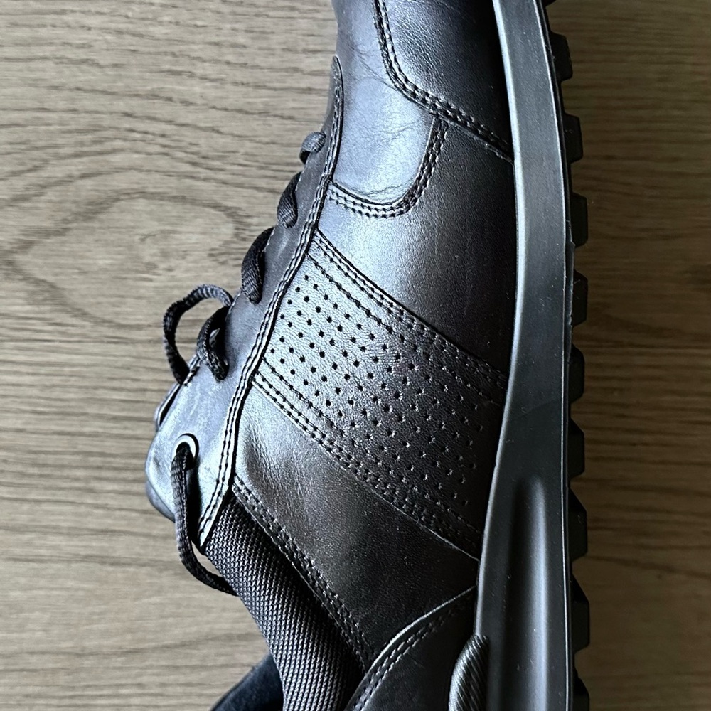 Ecco Black Sneakers with Breathable Design and Padded Ankle
